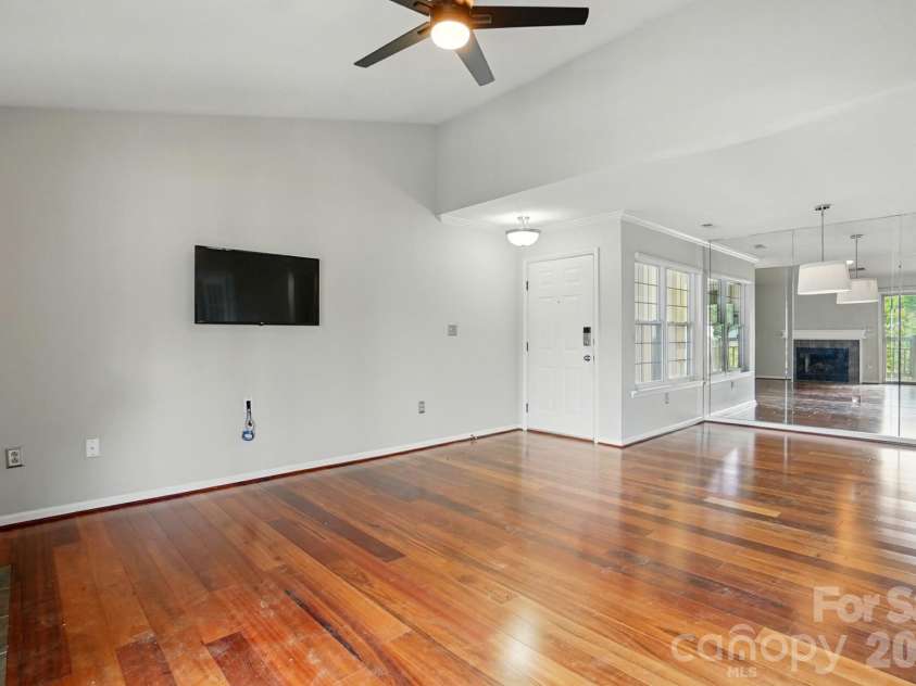 5007 Sharon Road, Charlotte, NC 28210.  MLS# CAR4419870, YatesRealty ID 13914. 