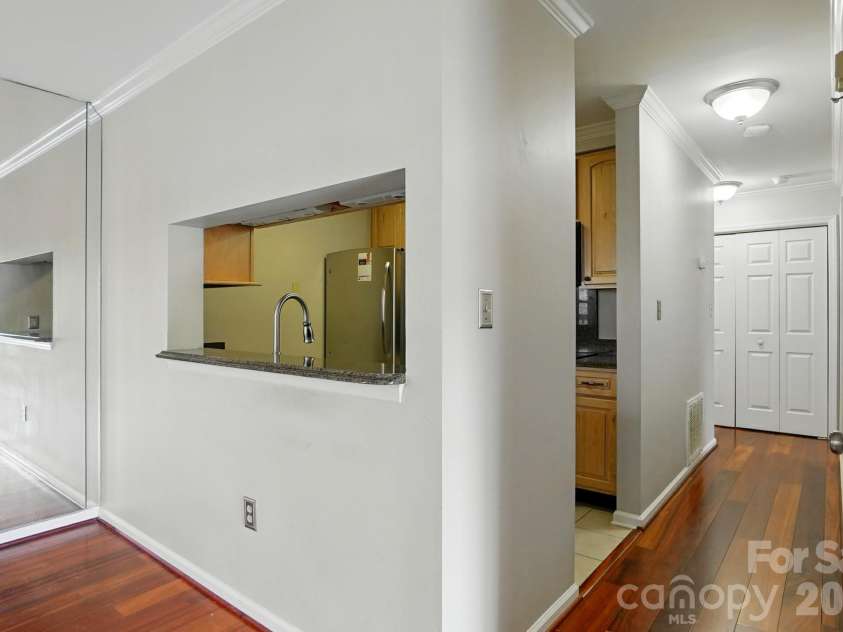 5007 Sharon Road, Charlotte, NC 28210.  MLS# CAR4419870, YatesRealty ID 13914. 