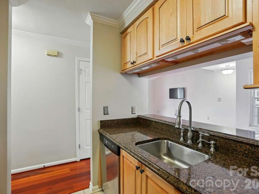 5007 Sharon Road, Charlotte, NC 28210.  MLS# CAR4419870, YatesRealty ID 13914. 