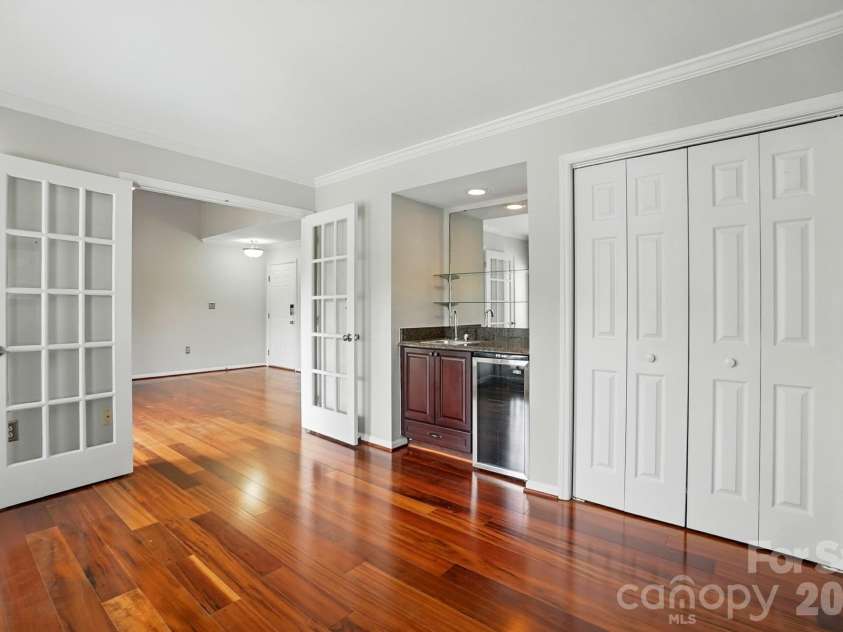 5007 Sharon Road, Charlotte, NC 28210.  MLS# CAR4419870, YatesRealty ID 13914. 