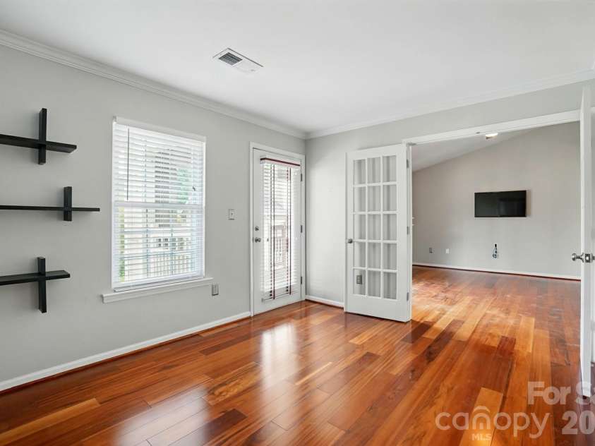 5007 Sharon Road, Charlotte, NC 28210.  MLS# CAR4419870, YatesRealty ID 13914. 