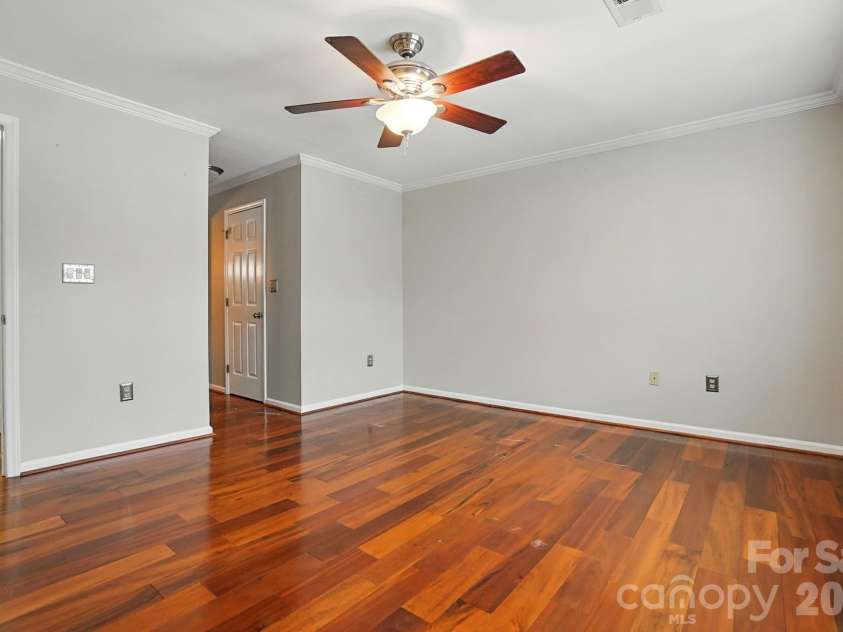 5007 Sharon Road, Charlotte, NC 28210.  MLS# CAR4419870, YatesRealty ID 13914. 