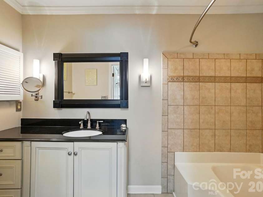 5007 Sharon Road, Charlotte, NC 28210.  MLS# CAR4419870, YatesRealty ID 13914. 