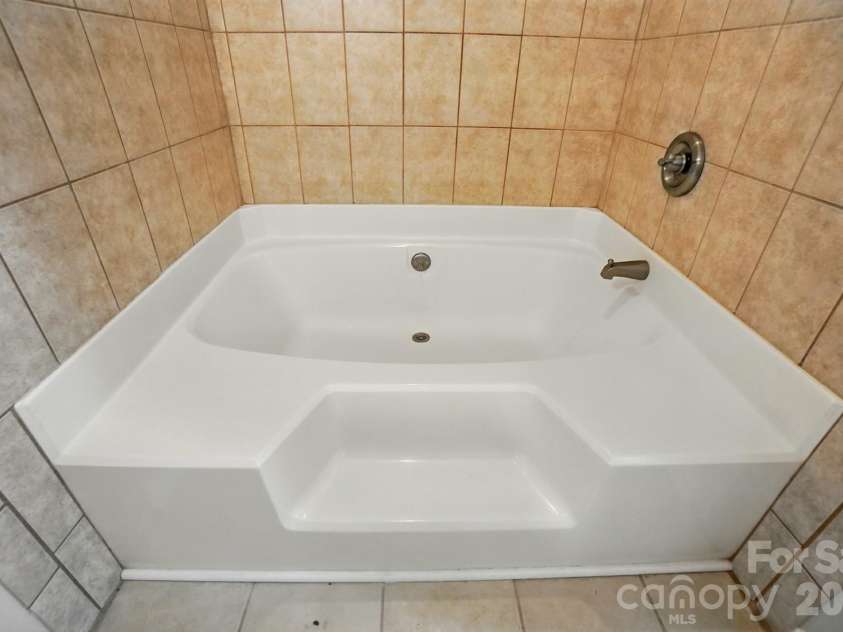 5007 Sharon Road, Charlotte, NC 28210.  MLS# CAR4419870, YatesRealty ID 13914. 