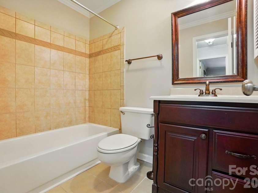 5007 Sharon Road, Charlotte, NC 28210.  MLS# CAR4419870, YatesRealty ID 13914. 