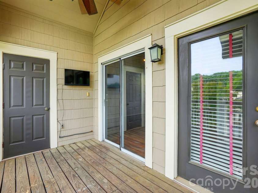 5007 Sharon Road, Charlotte, NC 28210.  MLS# CAR4419870, YatesRealty ID 13914. 