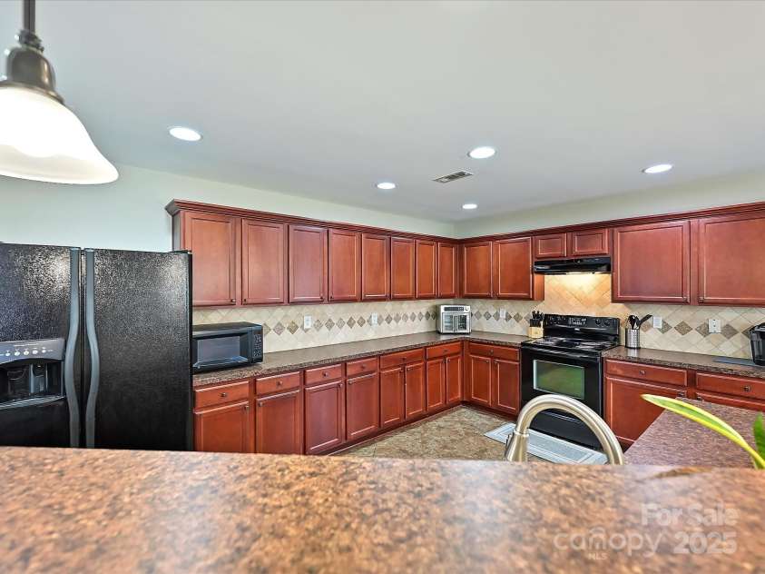 6224 Woodland Commons Drive, Charlotte, NC 28269.  MLS# CAR4250818, YatesRealty ID 13914. 