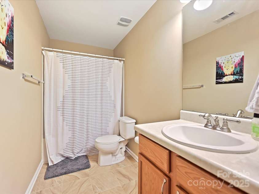 6224 Woodland Commons Drive, Charlotte, NC 28269.  MLS# CAR4250818, YatesRealty ID 13914. 