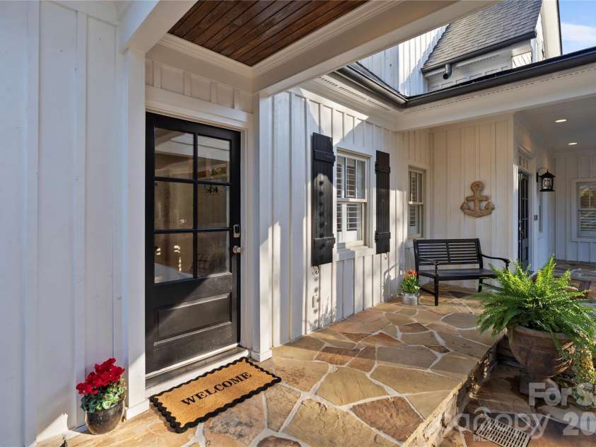 18380 Nantz Road, Cornelius, NC 28031.  MLS# CAR4357588, YatesRealty ID 13915. Side Entry
