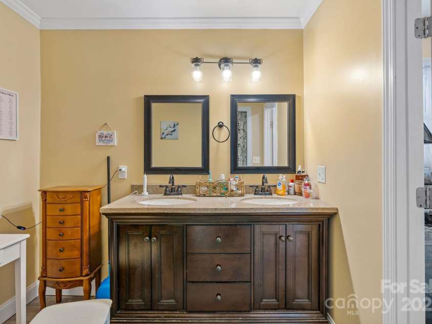 308 Browntown Road, Leicester, NC 28748.  MLS# CAR4216858, YatesRealty ID 13916. Primary bath