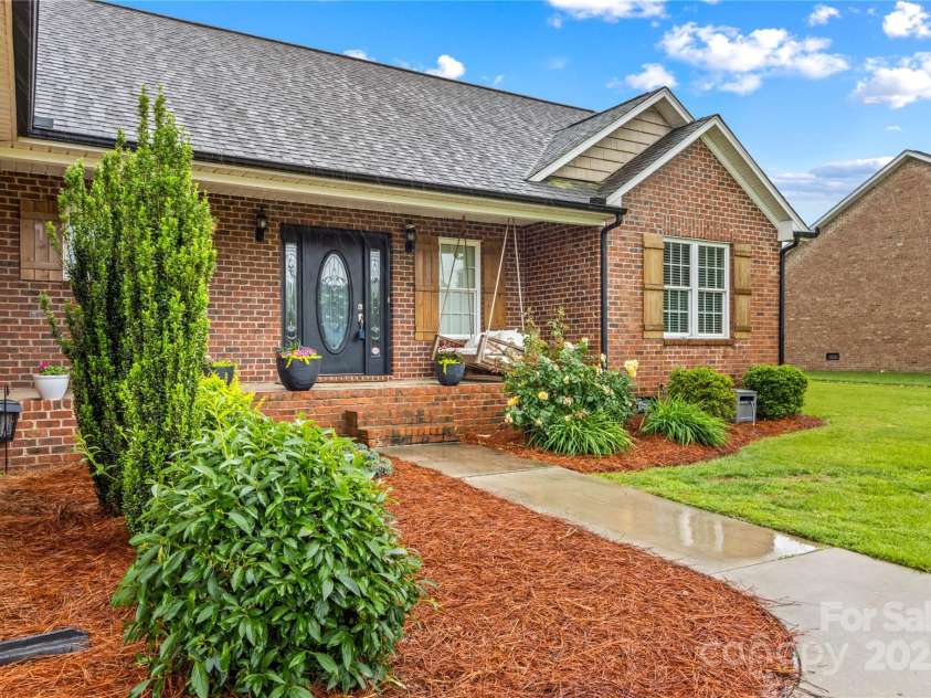 4336 Hunter Rhyne Road, Lincolnton, NC 28092.  MLS# CAR4257970, YatesRealty ID 13917. 4336 Hunter Rhyne Rd Lincolnton NC 28092 Front Porch
