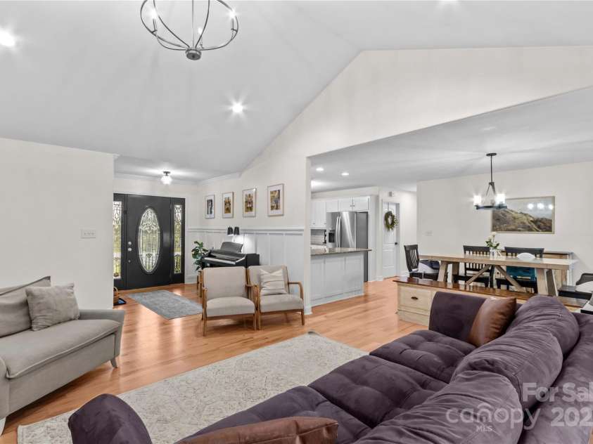 4336 Hunter Rhyne Road, Lincolnton, NC 28092.  MLS# CAR4257970, YatesRealty ID 13917. Family room open to entry, dining area and kitchen