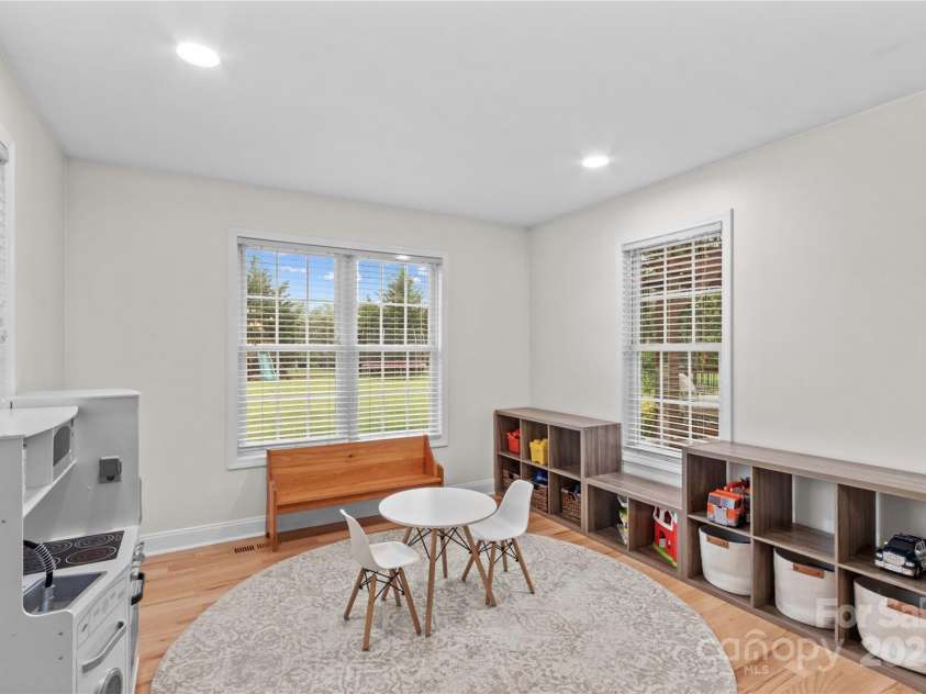 4336 Hunter Rhyne Road, Lincolnton, NC 28092.  MLS# CAR4257970, YatesRealty ID 13917. Flex space with plenty of windows