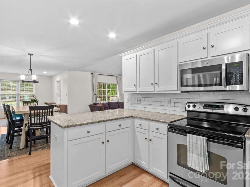 4336 Hunter Rhyne Road, Lincolnton, NC 28092.  MLS# CAR4257970, YatesRealty ID 13917. Kitchen with backsplash, granite counter tops, plenty of prepping space