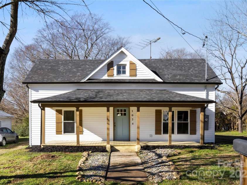 1024 8th Street, Statesville, NC 28677.  MLS# CAR4209810, YatesRealty ID 13918. 