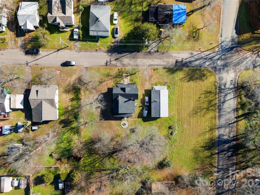1024 8th Street, Statesville, NC 28677.  MLS# CAR4209810, YatesRealty ID 13918. 