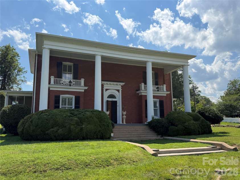15 Kings Mountain Street, York, SC 29745.  MLS# CAR4336422, YatesRealty ID 13918. 