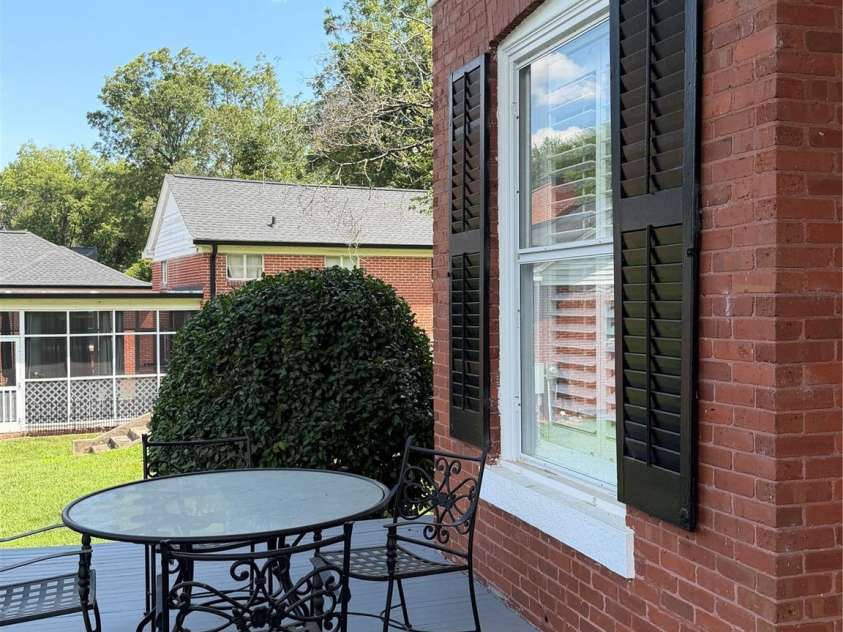 15 Kings Mountain Street, York, SC 29745.  MLS# CAR4336422, YatesRealty ID 13918. 