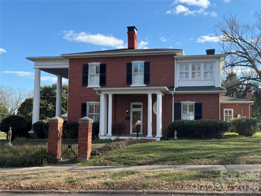 15 Kings Mountain Street, York, SC 29745.  MLS# CAR4336422, YatesRealty ID 13918. Wright Ave St View