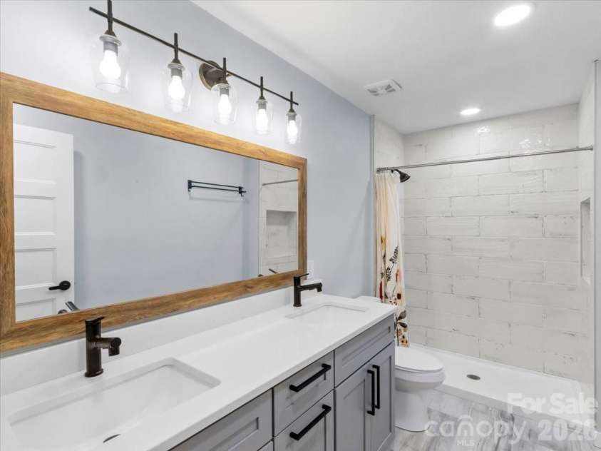 1280 Old Mine Fork Road, Burnsville, NC 28714.  MLS# CAR4400499, YatesRealty ID 13919. Primary Bathroom