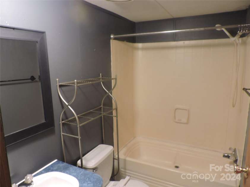 2271 Gouges Creek Road, Spruce Pine, NC 28777.  MLS# CAR4202059, YatesRealty ID 13919. 2nd Bathroom