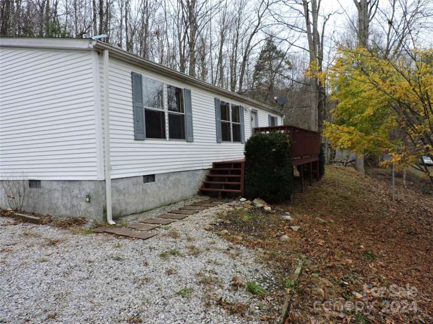 2271 Gouges Creek Road, Spruce Pine, NC 28777.  MLS# CAR4202059, YatesRealty ID 13919. 
