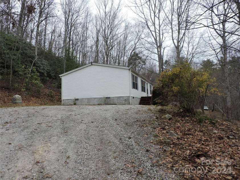 2271 Gouges Creek Road, Spruce Pine, NC 28777.  MLS# CAR4202059, YatesRealty ID 13919. 
