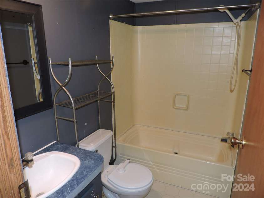 2271 Gouges Creek Road, Spruce Pine, NC 28777.  MLS# CAR4202059, YatesRealty ID 13919. 