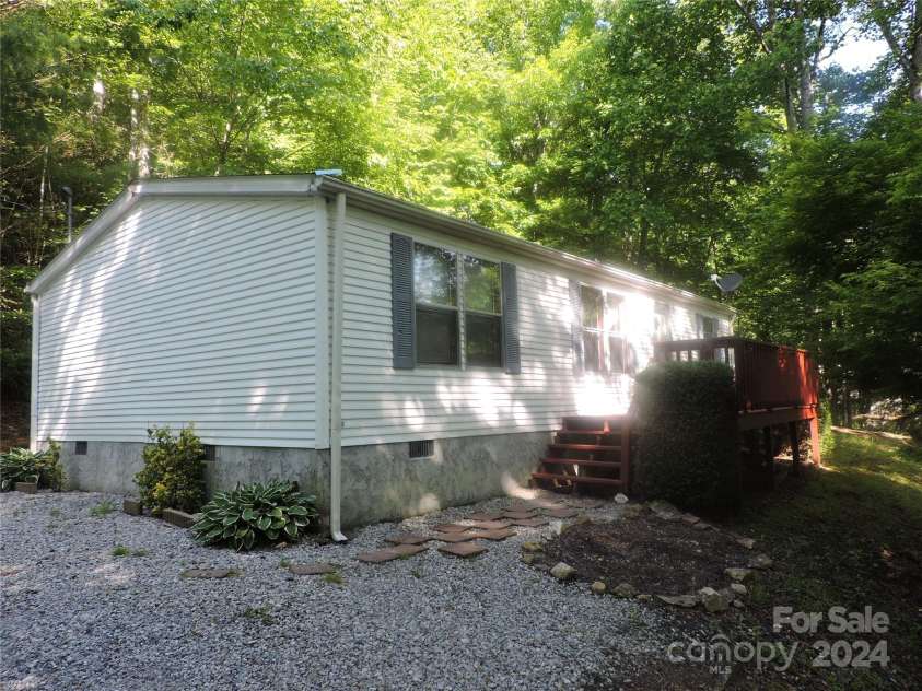 2271 Gouges Creek Road, Spruce Pine, NC 28777.  MLS# CAR4202059, YatesRealty ID 13919. Corner view