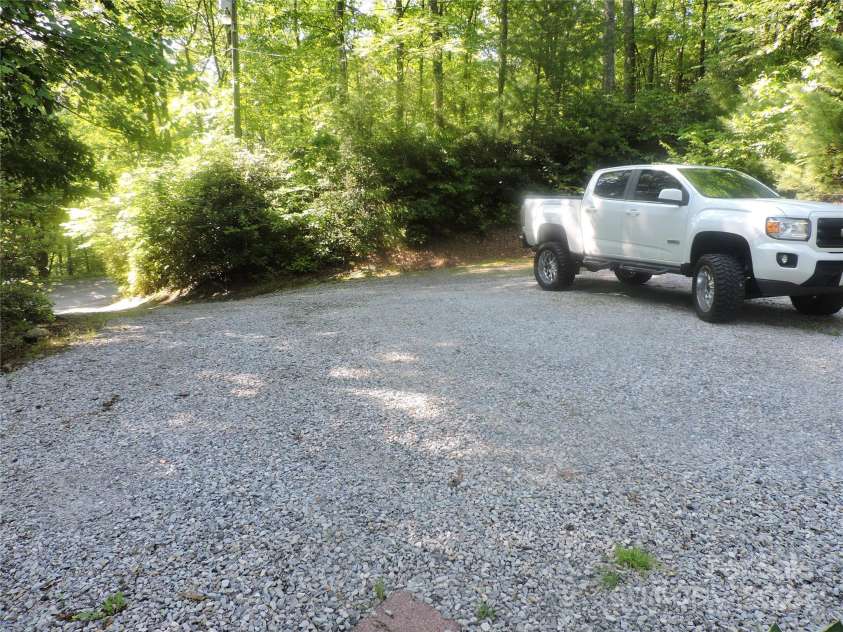 2271 Gouges Creek Road, Spruce Pine, NC 28777.  MLS# CAR4202059, YatesRealty ID 13919. Driveway