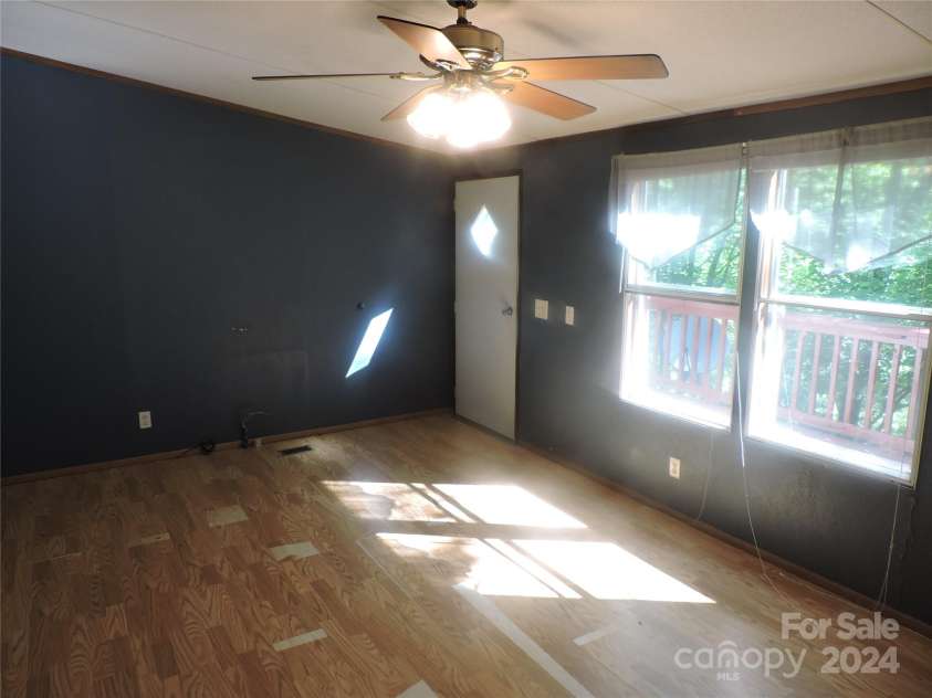 2271 Gouges Creek Road, Spruce Pine, NC 28777.  MLS# CAR4202059, YatesRealty ID 13919. Living Room
