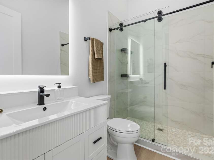 41 Richland Street, Waynesville, NC 28786.  MLS# CAR4330949, YatesRealty ID 1392. Full Bath