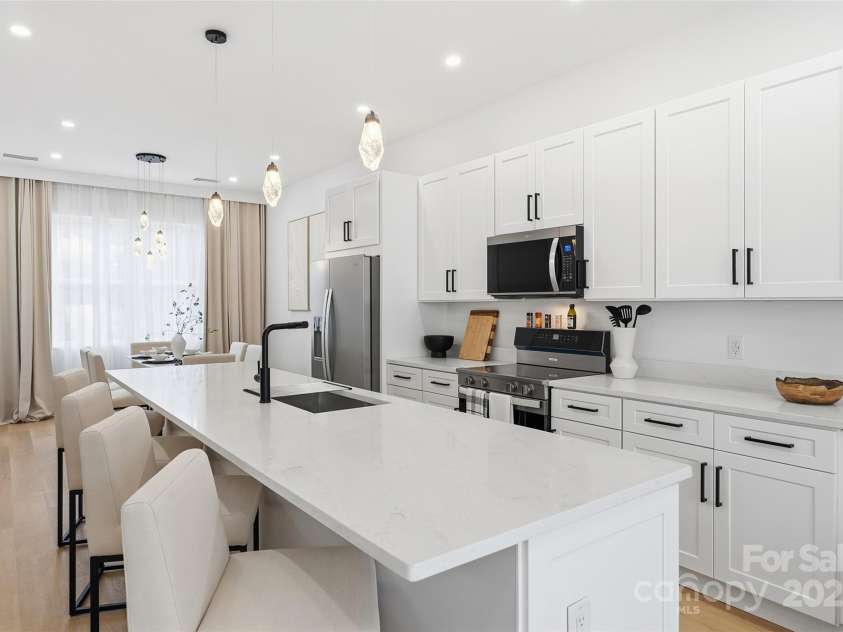 41 Richland Street, Waynesville, NC 28786.  MLS# CAR4330949, YatesRealty ID 1392. Kitchen and Dining