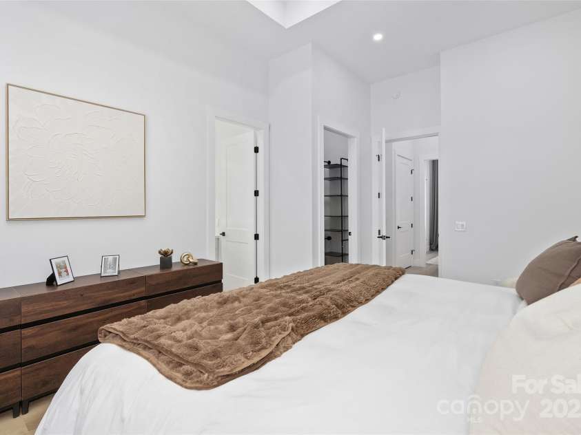 41 Richland Street, Waynesville, NC 28786.  MLS# CAR4330949, YatesRealty ID 1392. Primary Suite