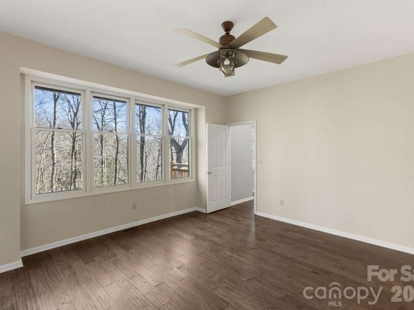 451 Crescent Trail, Highlands, NC 28741.  MLS# CAR4342214, YatesRealty ID 1392. Primary Ensuite Bedroom on the Main Level