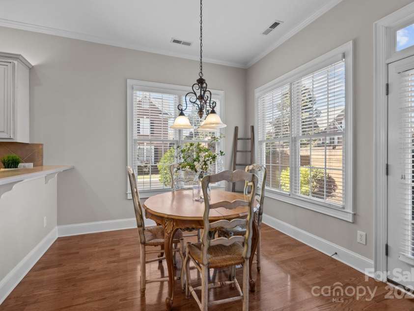 7543 Bluestar Lane, Charlotte, NC 28226.  MLS# CAR4220288, YatesRealty ID 1392. Breakfast Area