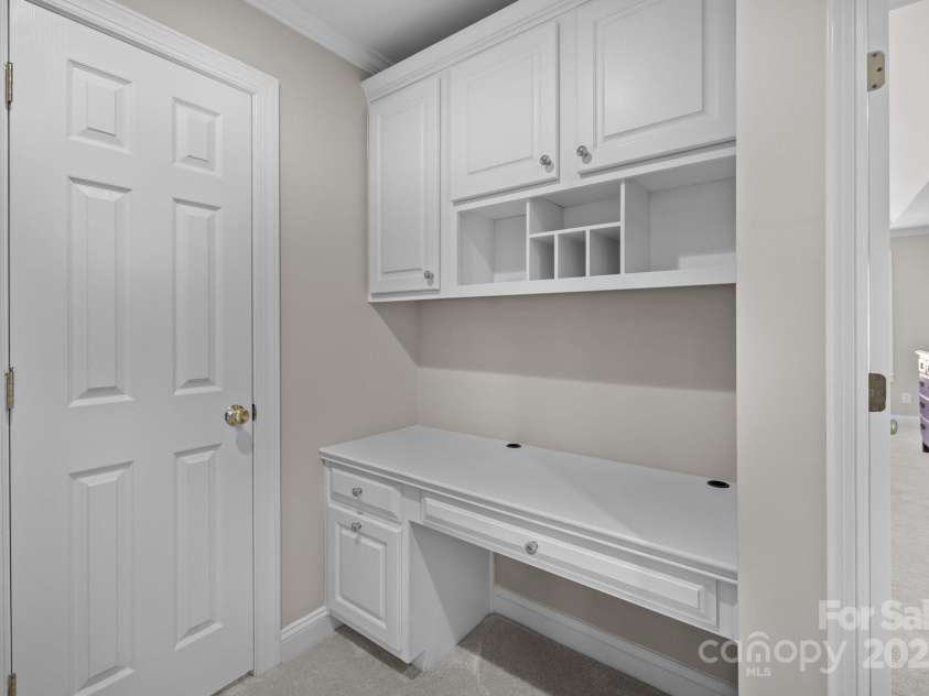 7543 Bluestar Lane, Charlotte, NC 28226.  MLS# CAR4220288, YatesRealty ID 1392. Computer Niche