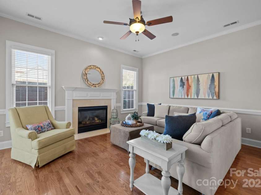 7543 Bluestar Lane, Charlotte, NC 28226.  MLS# CAR4220288, YatesRealty ID 1392. Great Room with gas Fireplace