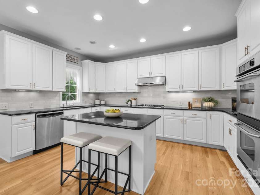 2025 Groves Edge Lane, Waxhaw, NC 28173.  MLS# CAR4252421, YatesRealty ID 13920. 