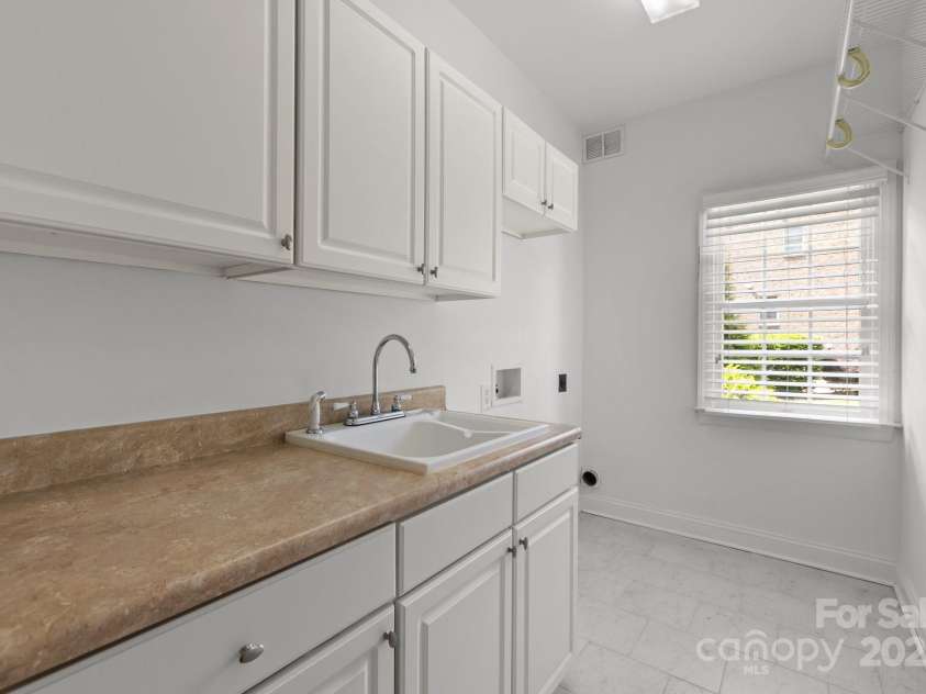 2025 Groves Edge Lane, Waxhaw, NC 28173.  MLS# CAR4252421, YatesRealty ID 13920. 