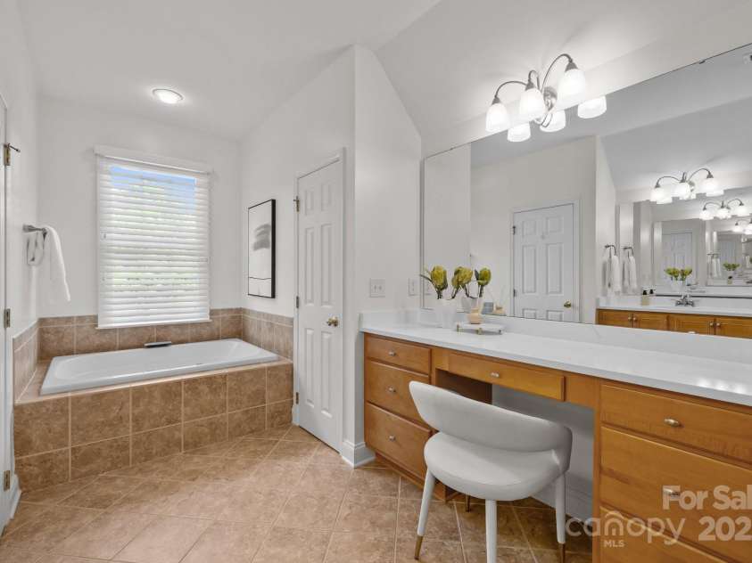 2025 Groves Edge Lane, Waxhaw, NC 28173.  MLS# CAR4252421, YatesRealty ID 13920. 