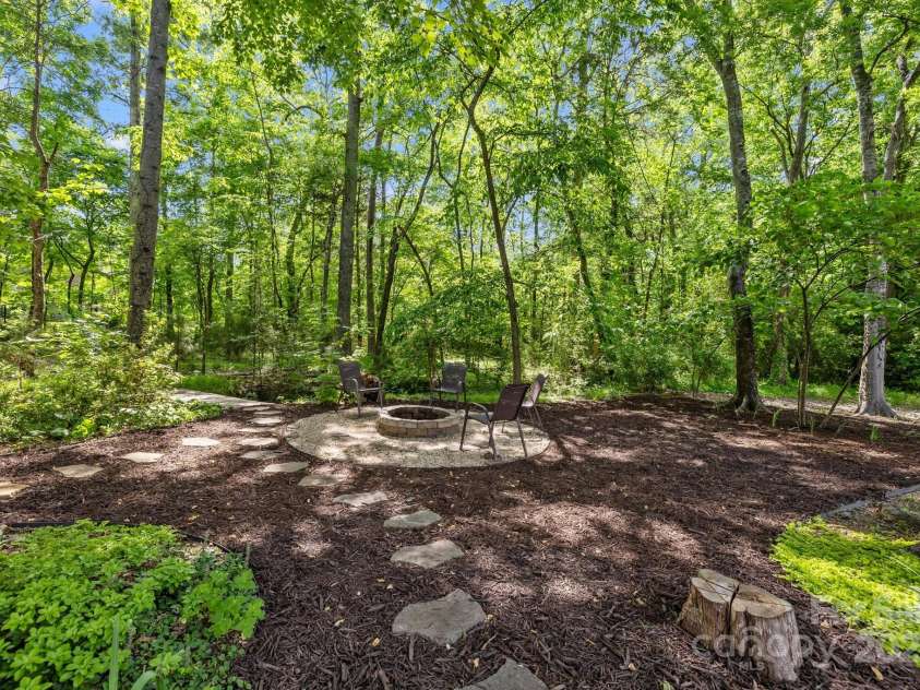 2025 Groves Edge Lane, Waxhaw, NC 28173.  MLS# CAR4252421, YatesRealty ID 13920. 