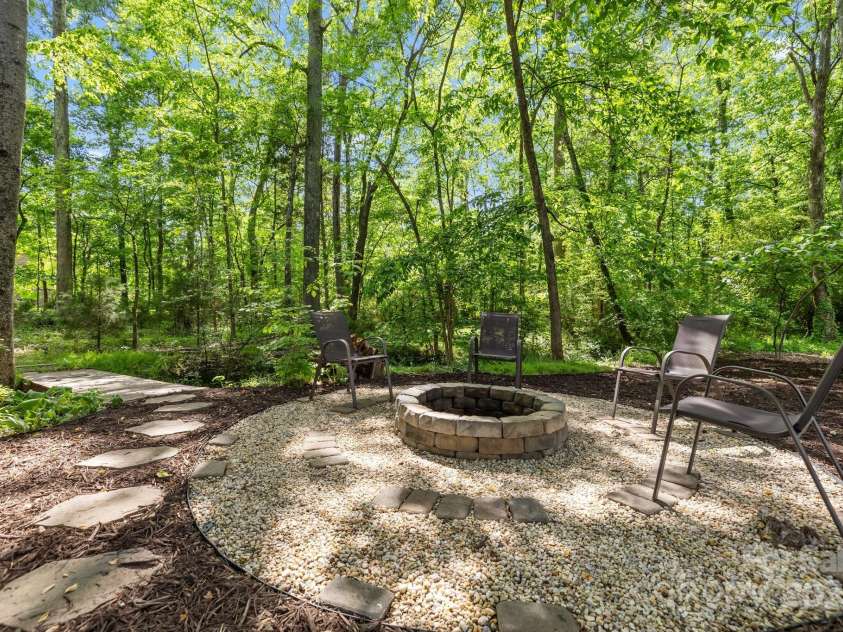 2025 Groves Edge Lane, Waxhaw, NC 28173.  MLS# CAR4252421, YatesRealty ID 13920. 