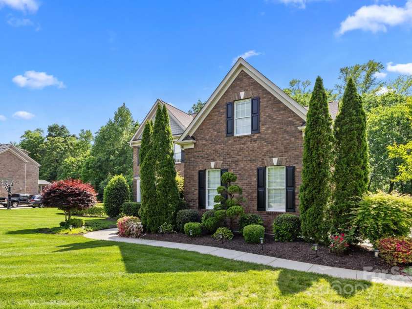 2025 Groves Edge Lane, Waxhaw, NC 28173.  MLS# CAR4252421, YatesRealty ID 13920. 