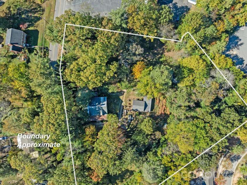 414 Beaucatcher Road, Asheville, NC 28805.  MLS# CAR4314070, YatesRealty ID 13920. 