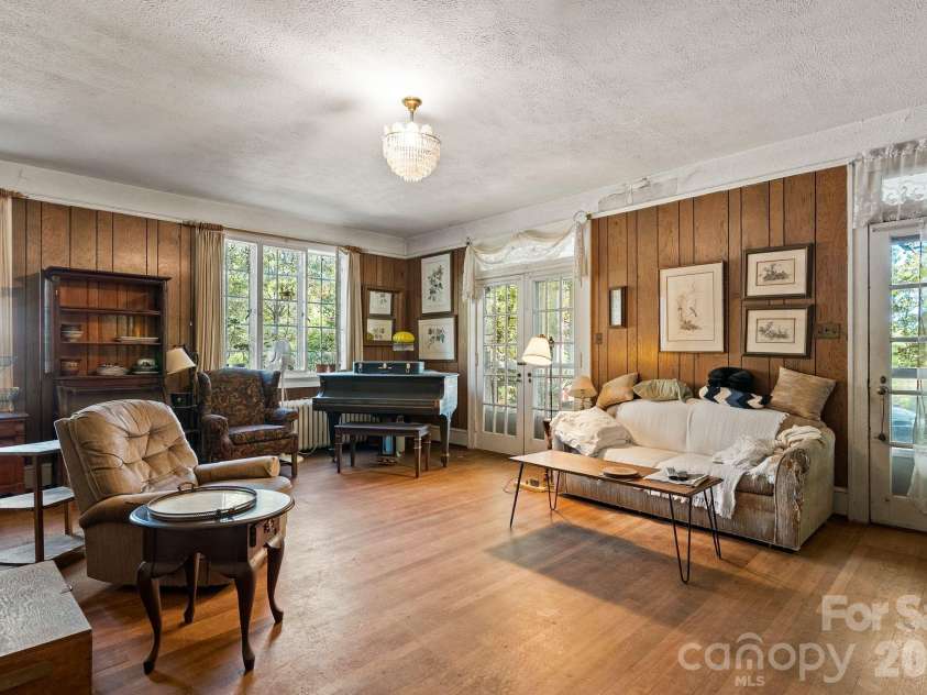 414 Beaucatcher Road, Asheville, NC 28805.  MLS# CAR4314070, YatesRealty ID 13920. 