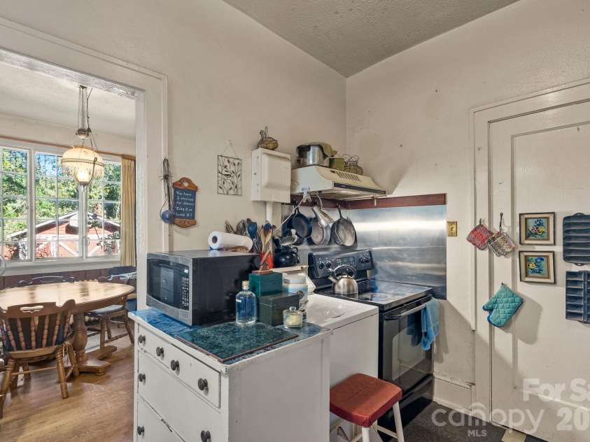414 Beaucatcher Road, Asheville, NC 28805.  MLS# CAR4314070, YatesRealty ID 13920. 