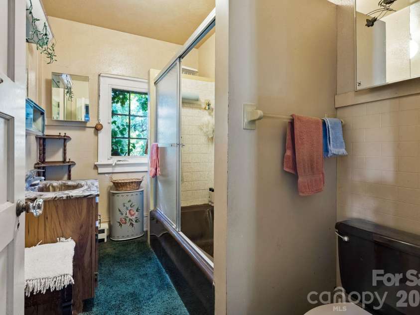 414 Beaucatcher Road, Asheville, NC 28805.  MLS# CAR4314070, YatesRealty ID 13920. 