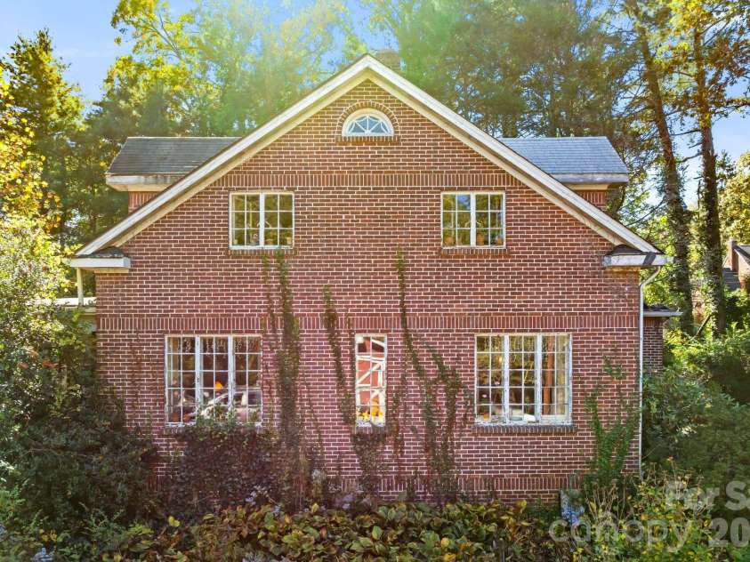 414 Beaucatcher Road, Asheville, NC 28805.  MLS# CAR4314070, YatesRealty ID 13920. 