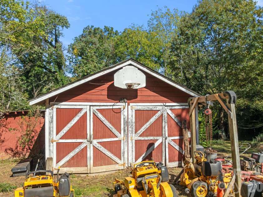414 Beaucatcher Road, Asheville, NC 28805.  MLS# CAR4314070, YatesRealty ID 13920. 